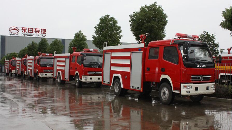 溫州的高總訂購的5輛東風多利卡2.5噸水罐消防車檢測完成準備發車